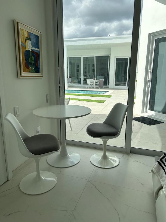 Men Only Clothing Option Guesthouse Near Wilton Manors Форт-Лодердейл Экстерьер фото