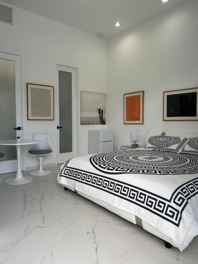 Men Only Clothing Option Guesthouse Near Wilton Manors Форт-Лодердейл Экстерьер фото