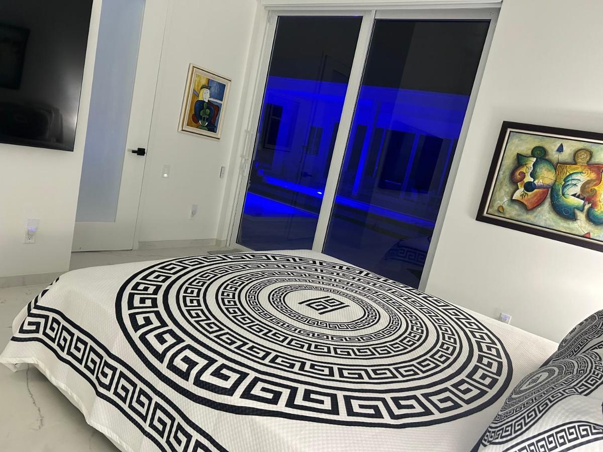 Men Only Clothing Option Guesthouse Near Wilton Manors Форт-Лодердейл Экстерьер фото