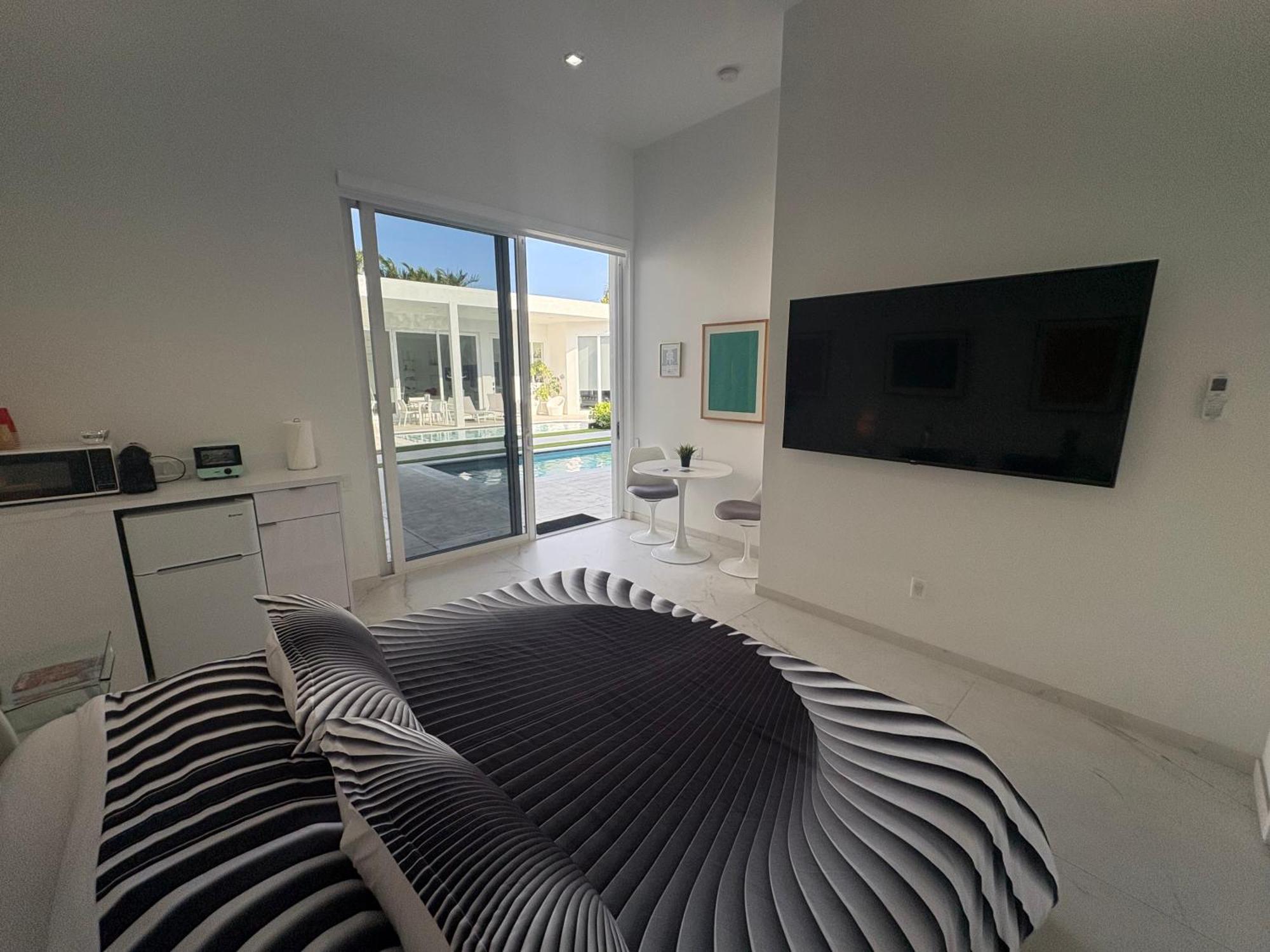 Men Only Clothing Option Guesthouse Near Wilton Manors Форт-Лодердейл Экстерьер фото