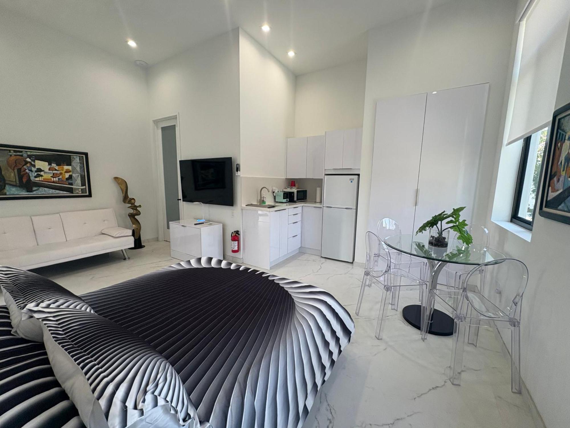 Men Only Clothing Option Guesthouse Near Wilton Manors Форт-Лодердейл Экстерьер фото