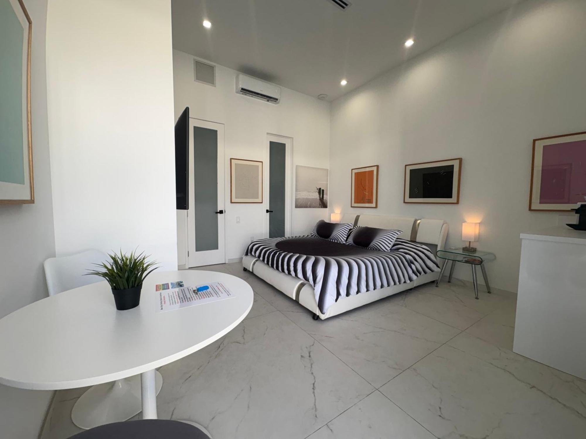 Men Only Clothing Option Guesthouse Near Wilton Manors Форт-Лодердейл Экстерьер фото